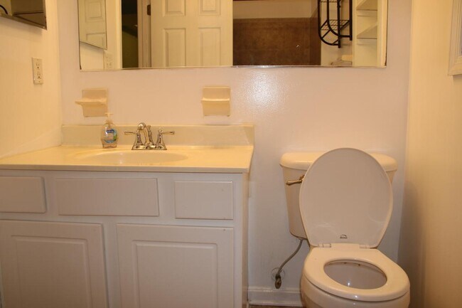 Bathroom - 1535 9th St NW