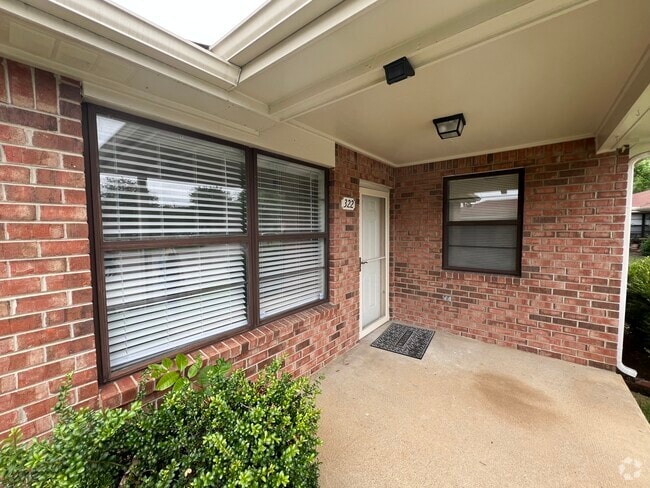 Building Photo - 322 Deer Lake Dr