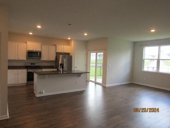 Building Photo - 2155 Ainsley Dr