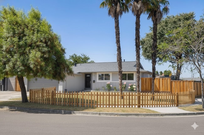 Building Photo - 480 Chinook Ln