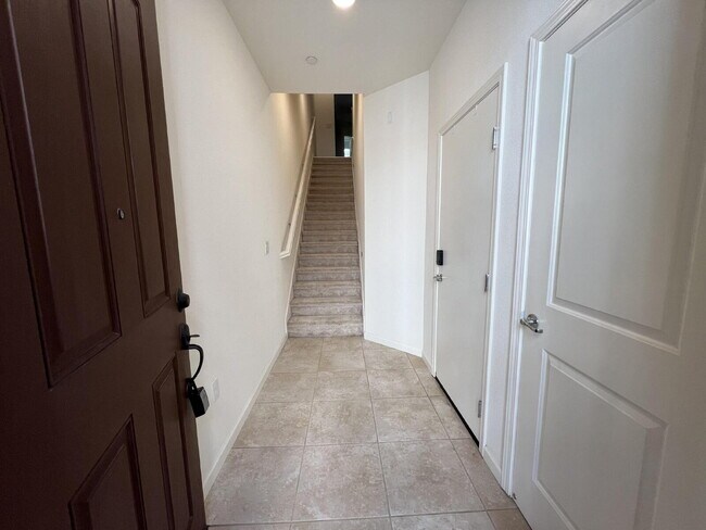 Building Photo - Spacious 2 Bedroom Townhome in San Jose