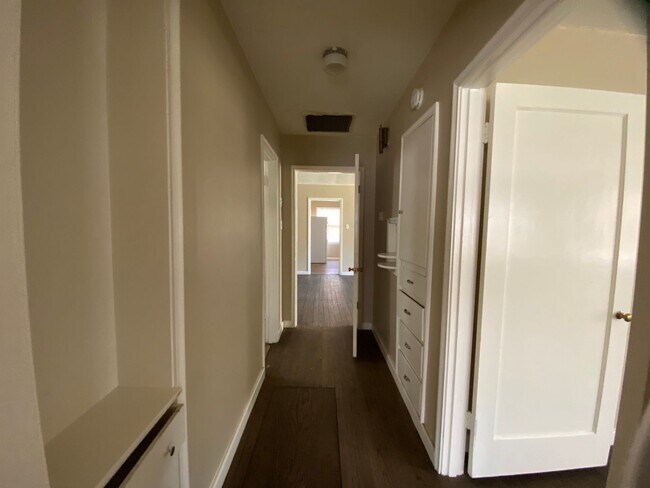 Building Photo - Spacious, remodeled 4 Bed, 2 Bath Home in ...