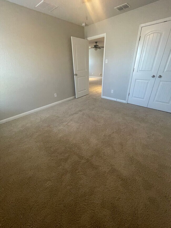 Building Photo - 22427 Carriage Bush