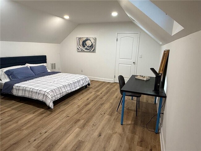 Building Photo - 1140 Goodwin Pl NE