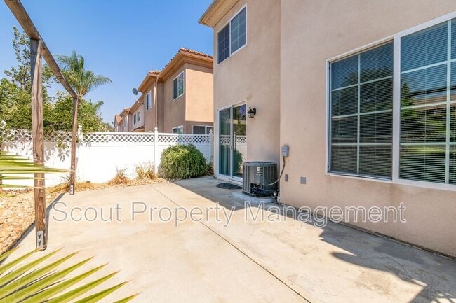 Building Photo - 41829 St Thomas Ct