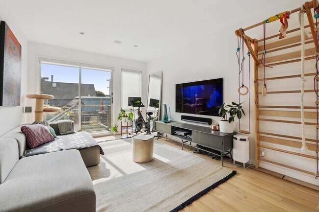 Building Photo - OPEN HOUSE: Saturday (6/20) 4:30pm-5:00pm. Stunning 3-Level Single Family Home with Modern Touche...