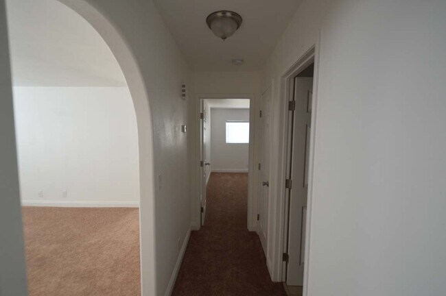 Building Photo - A Spacious and Stylish 2 Bed / 2 Ba Condo Gated Community