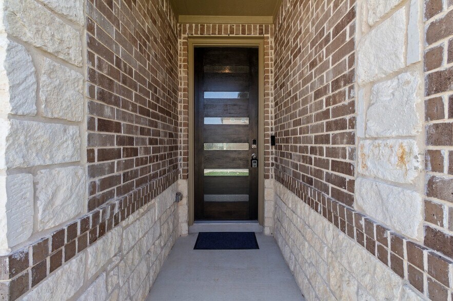 Building Photo - 10247 Juniper Oaks