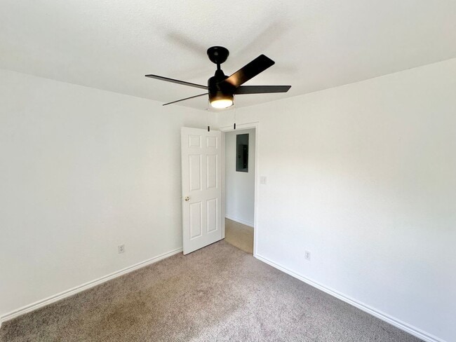 Building Photo - Updated Duplex in Charming Belton Texas!