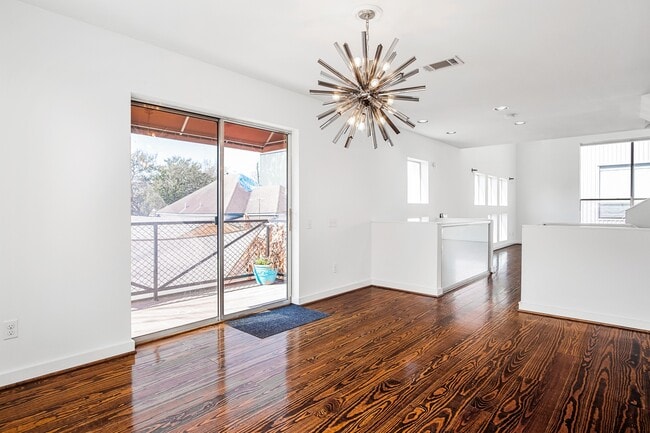 Building Photo - 2936 Commerce St