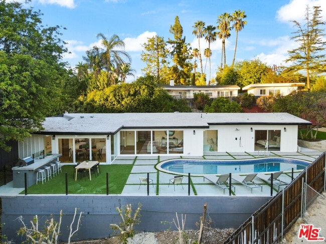 Building Photo - 4670 Brewster Dr