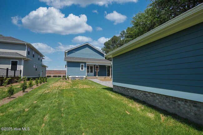 Building Photo - 476 Yadkin Rd