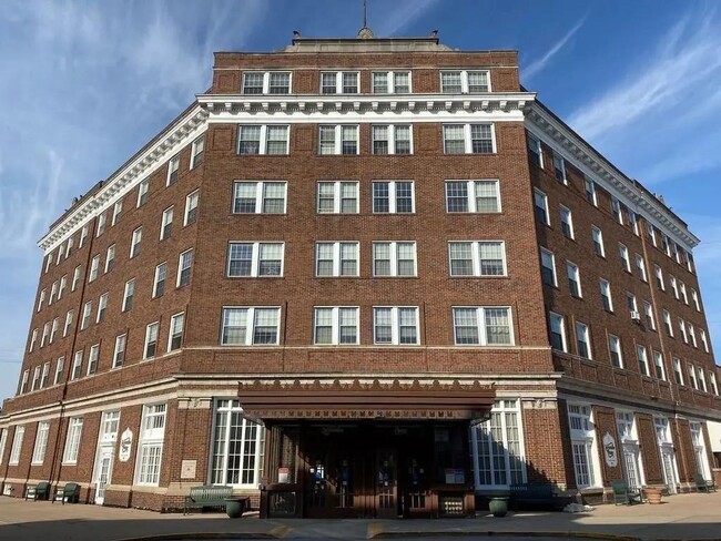 Building Photo - 208 W State St
