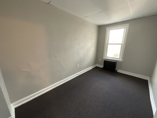 Building Photo - 625 Vander Ave
