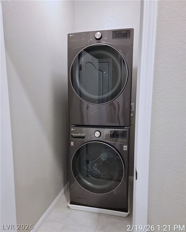 Building Photo - 716 N Water St