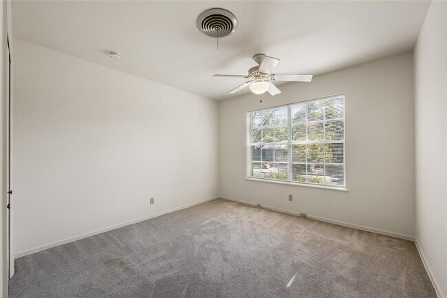 Building Photo - 6706 Willamette Dr