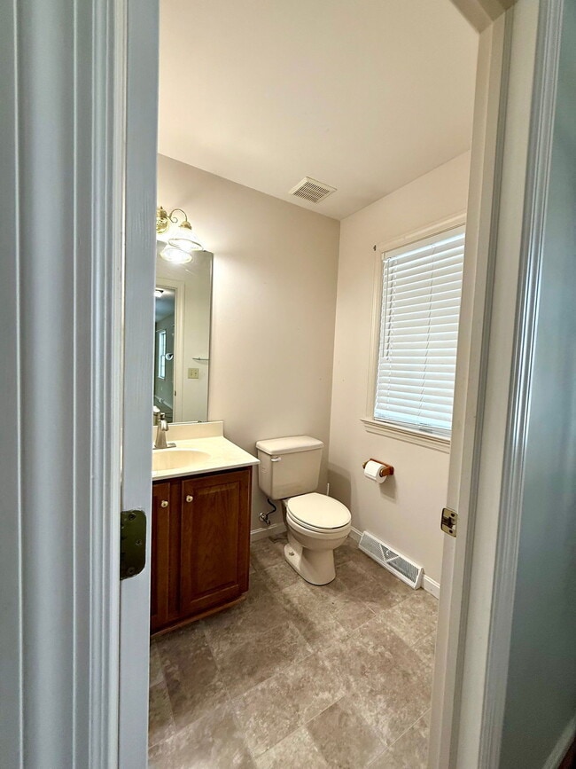 Building Photo - 115 Fleetline St