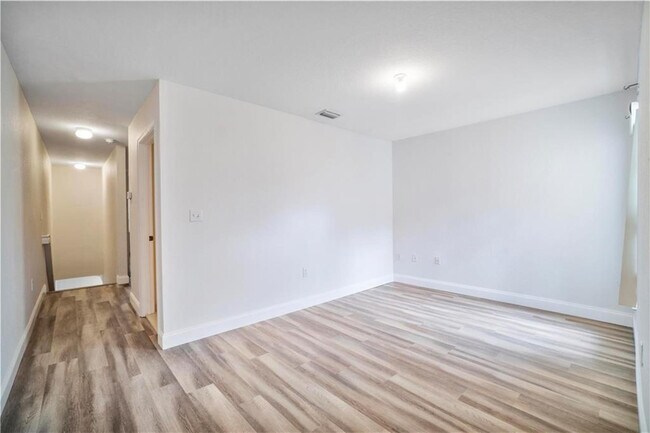 Building Photo - 6373 Landings Way