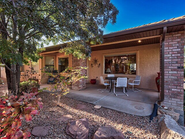 Building Photo - "Charming Fully-Furnished 1-Bed Oasis with Fireplace & Granite Touches in St. George!"