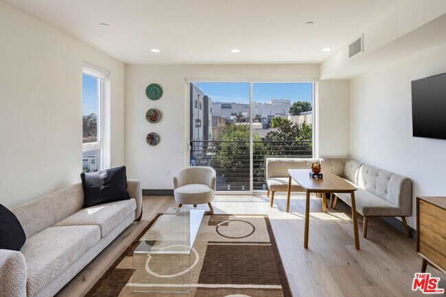 Building Photo - 118 Orlando Ave