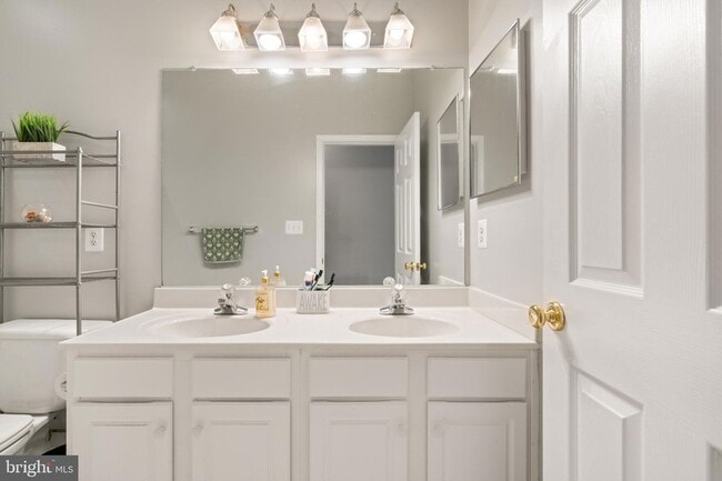 Building Photo - 14348 Sharpshinned Dr