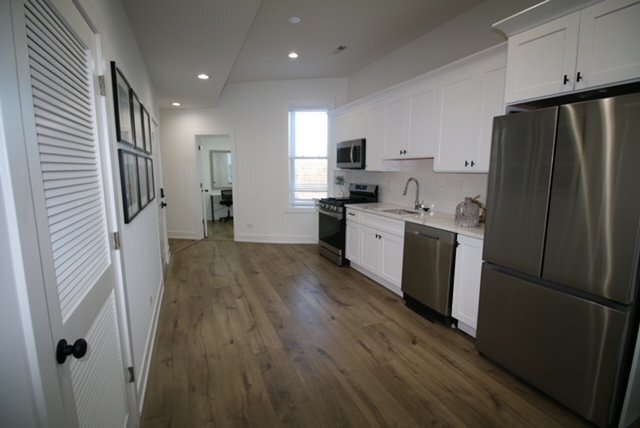 Building Photo - 4351 S Oakenwald Ave