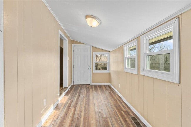 Building Photo - 1471 E State St