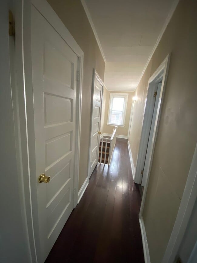 Building Photo - 170 W Thelma St