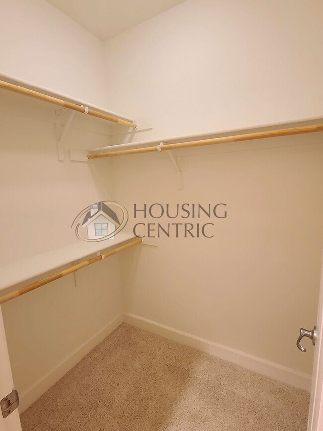 Building Photo - Stunning Single Story Rental in Guard Gate...