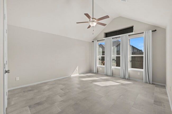 Building Photo - 25402 Kidwiler Dr