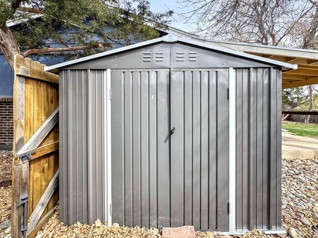 Building Photo - Spacious 4-Bedroom Home with Modern Amenit...