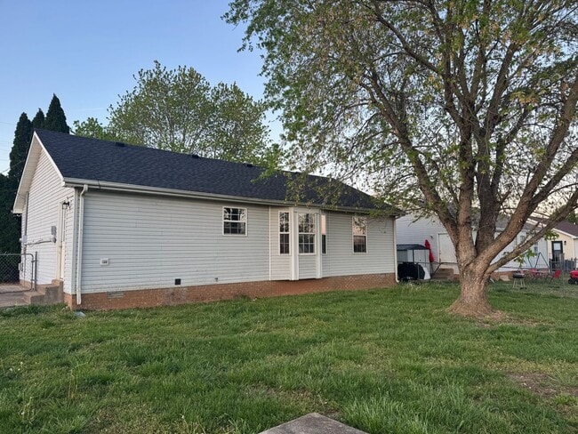 Building Photo - Cathedral Ceiling for a big open feel!