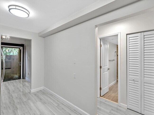 Building Photo - 4182 S Pine Island Rd