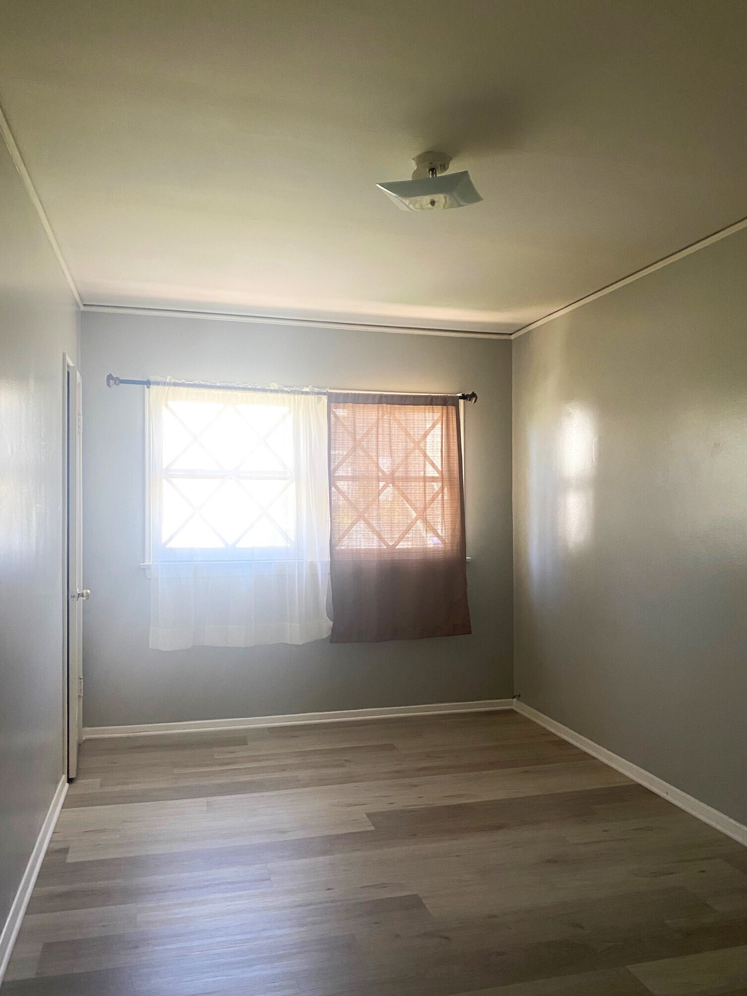 Building Photo - 10682 Kinnard Ave