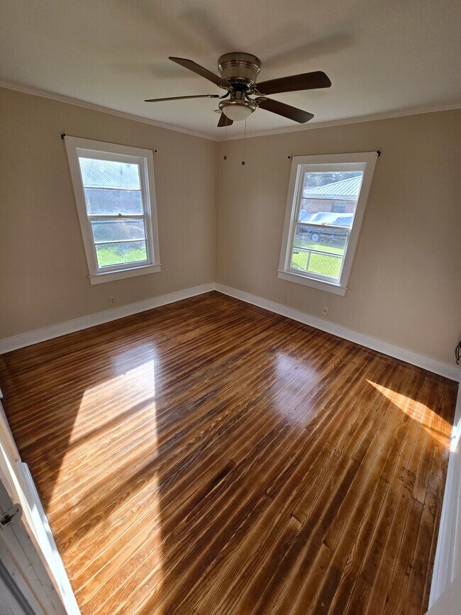 Building Photo - 205 W Broussard St