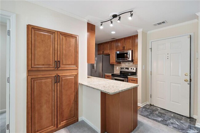 Building Photo - 25309 Plantation Dr NE