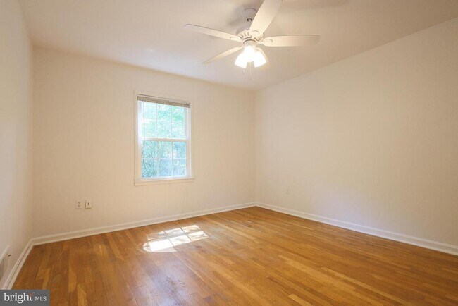 Building Photo - 6431 Brentford Dr