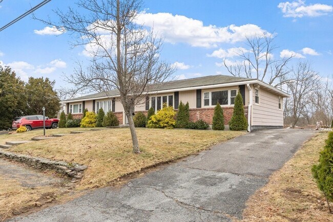 Building Photo - 45 Kinglet Dr