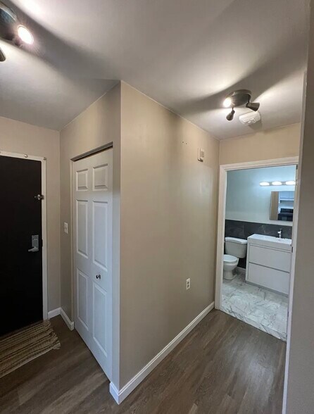 Building Photo - 30 Daniels St