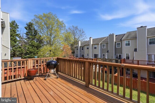 Building Photo - 9663 Franklin Woods Pl