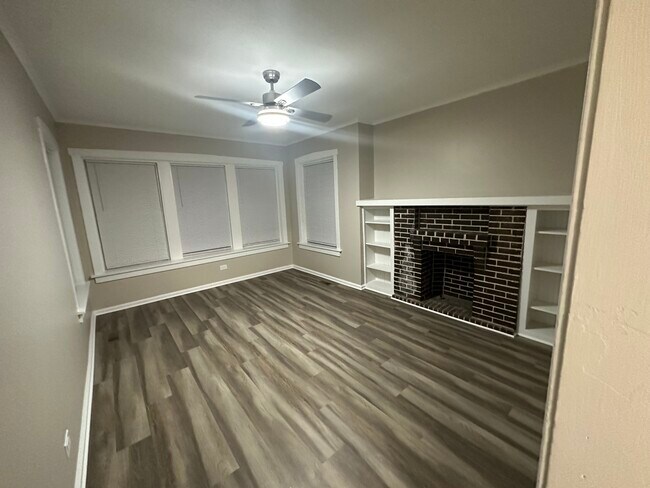 Building Photo - 849 N Laramie Ave