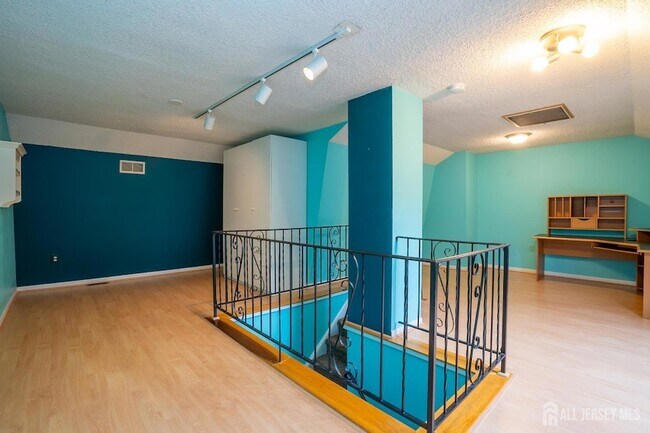 Building Photo - 16 Thoreau Dr