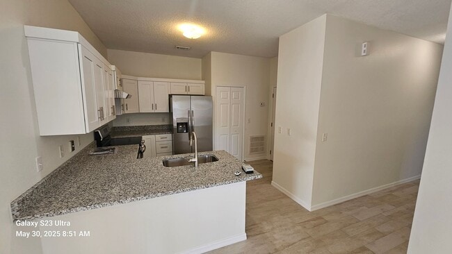 Building Photo - Fully Remodeled 3 Bedroom, 2 Bath Duplex w...