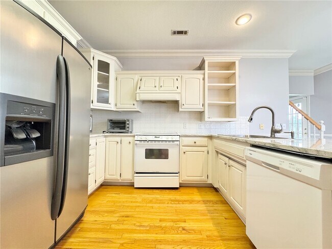 Building Photo - 3834 E Chadwick Dr