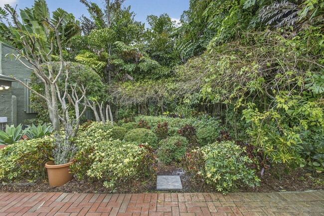 Building Photo - 616 Upland Rd