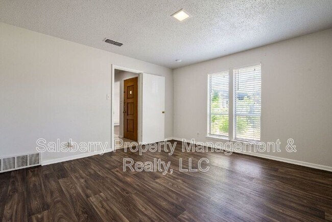 Building Photo - 4913 Westlake Dr