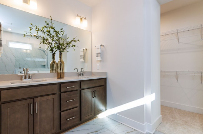 Building Photo - 339 Parkland Dr