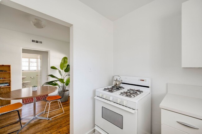 Building Photo - J07