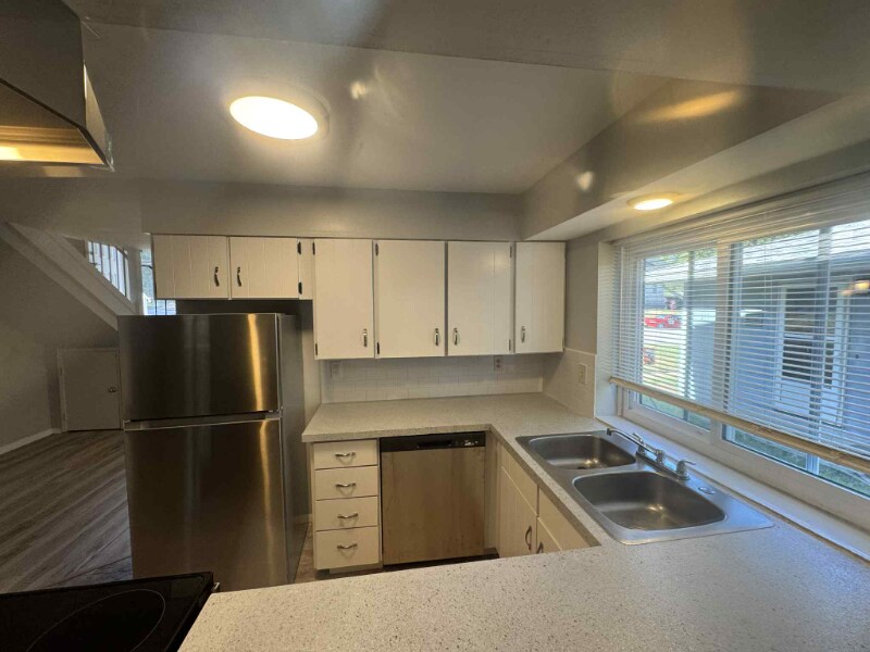 Building Photo - 520 S 6th St