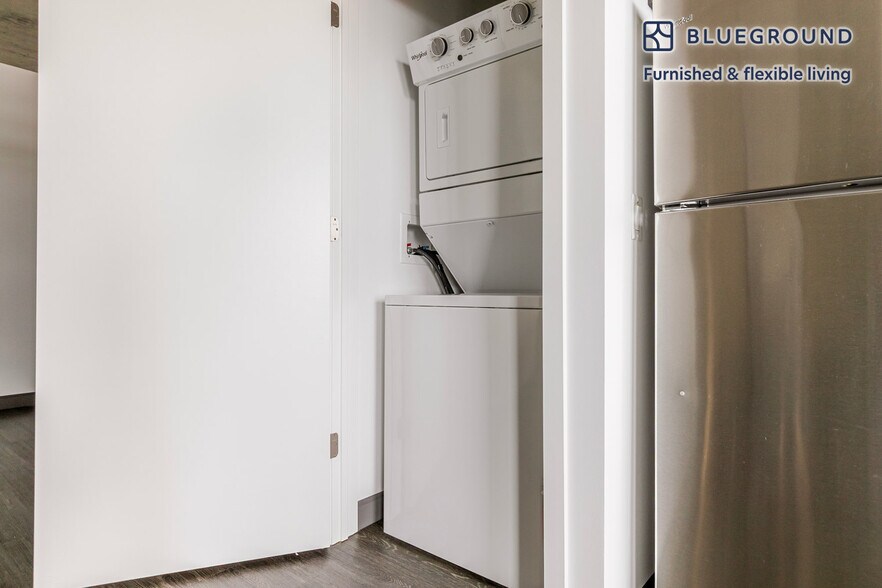 Building Photo - 60 E Randolph St